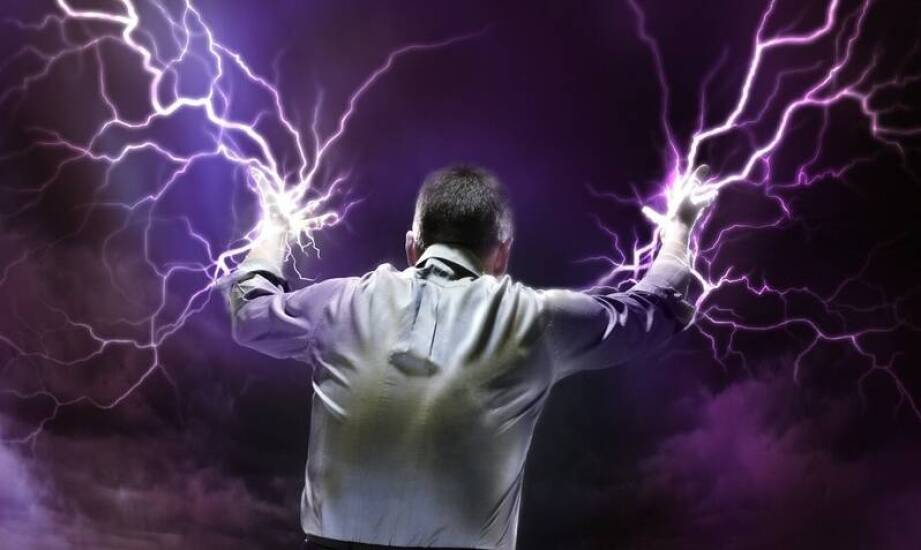 Czym zajmuje się komornik oraz jakie uprawnienia posiada w egzekucji?