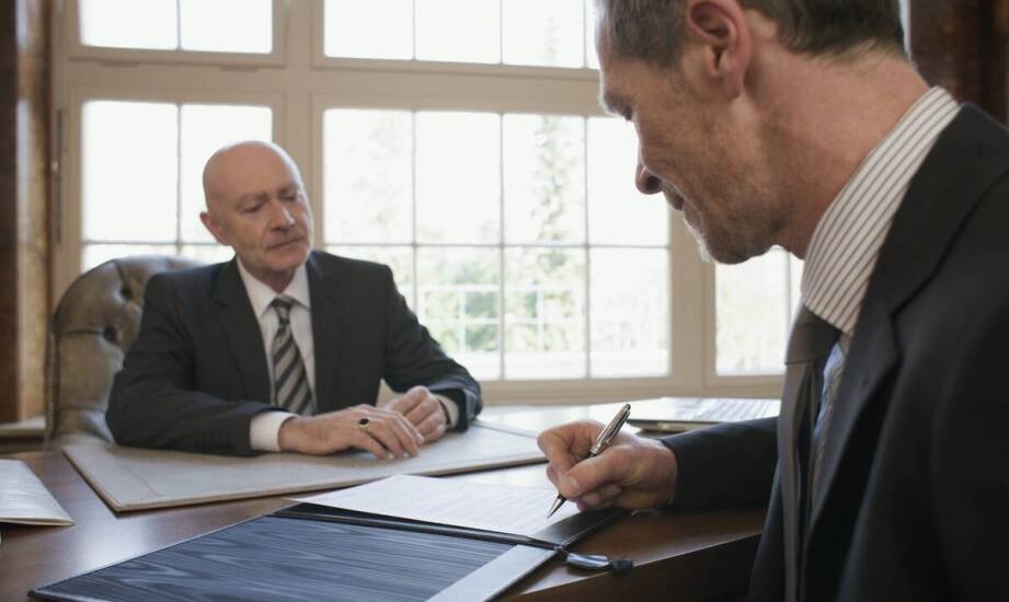 Jakie są najczęstsze powody interwencji komornika oraz skutki egzekucji