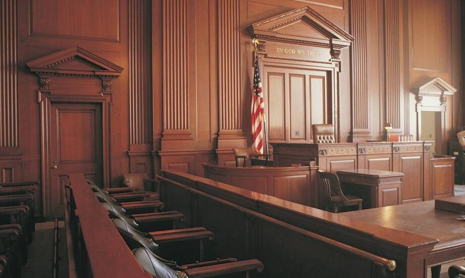 Jak przebiega rozprawa sądowa i jakie etapy obejmuje postępowanie sądowe