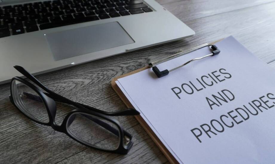 Komornik sądowy – najważniejsze procedury i regulacje prawne w egzekucji