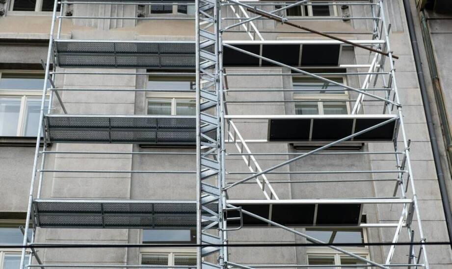 Jak przebiega wynajem rusztowań oraz jakie są najważniejsze korzyści tej usługi