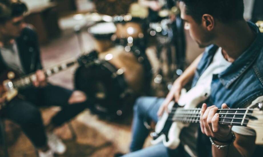 Jak wybrać idealny zespół muzyczny na każdą okazję? Sprawdzone porady