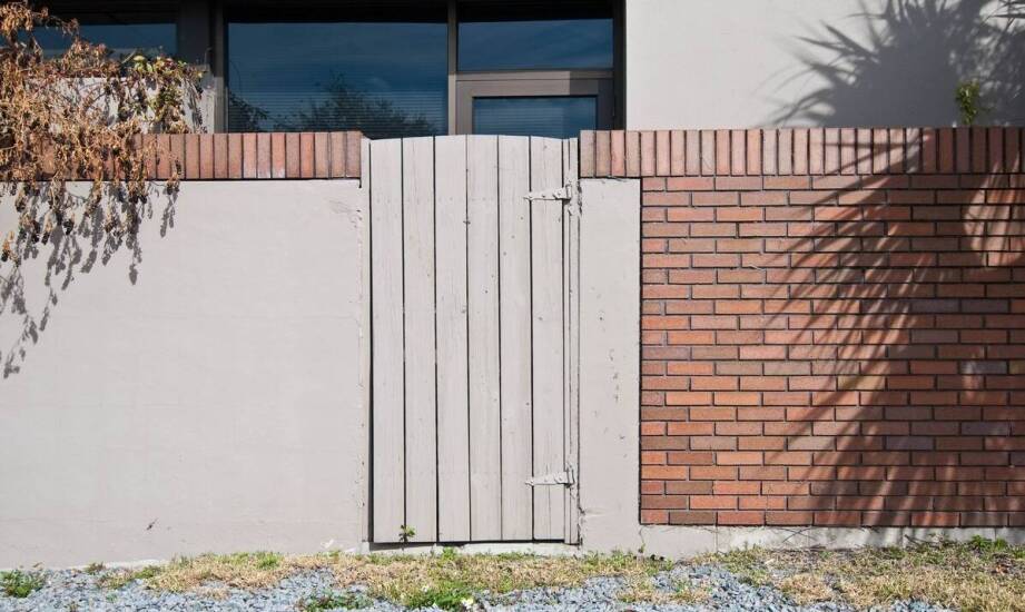 Panel betonowy – zastosowania, trwałość i inspiracje do aranżacji przestrzeni