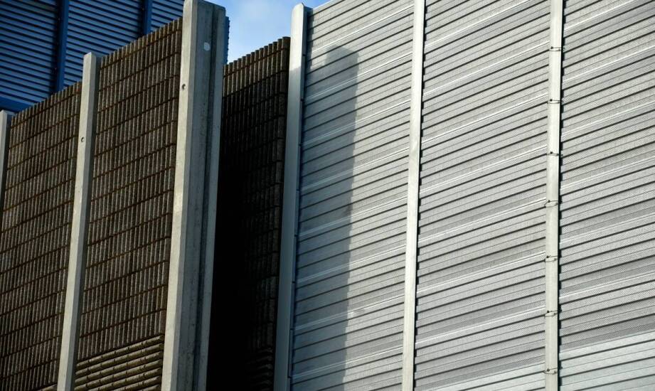 Płyty betonowe ogrodzeniowe – zalety, możliwości użycia i inspiracje zastosowań