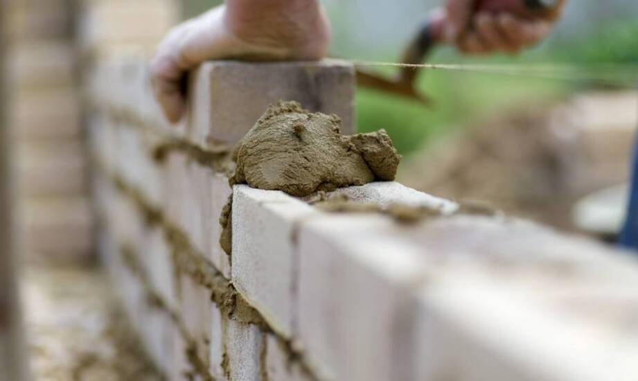 Podmurówka pod ogrodzenie – funkcje, rodzaje i kluczowe zalety rozwiązania