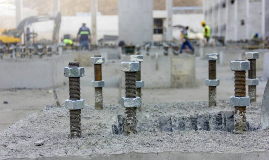 Słupki betonowe – zastosowanie, zalety i praktyczne informacje dla każdego