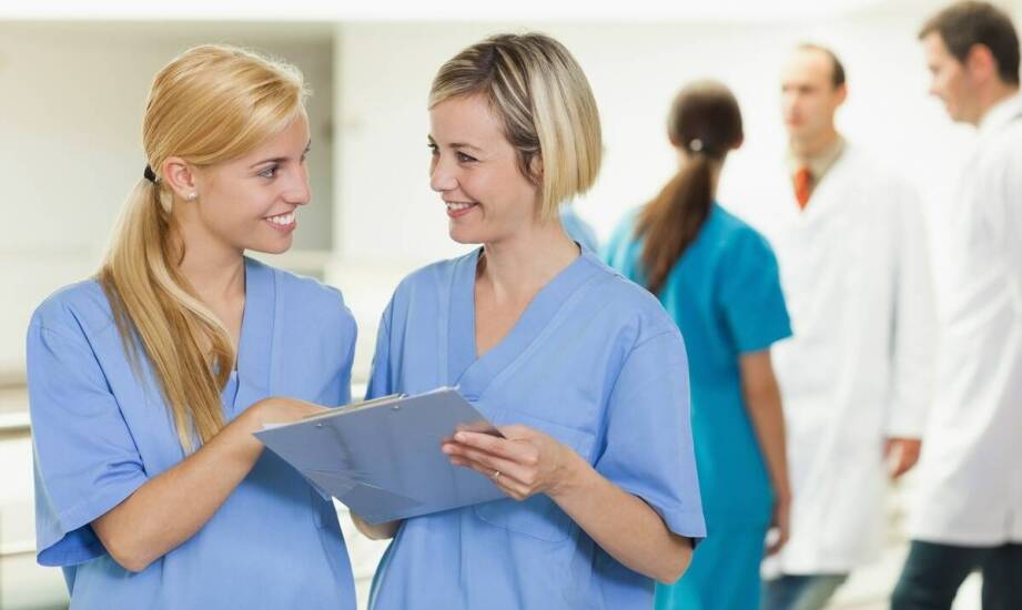 Kim jest opiekun medyczny i jakie umiejętności są niezbędne w tym zawodzie