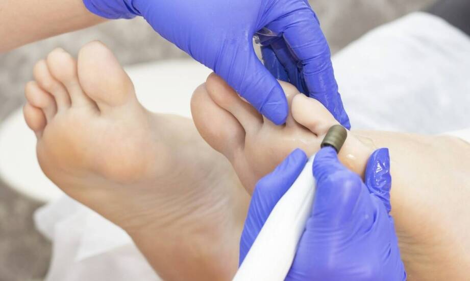 Podologia – na czym polega i kiedy warto rozważyć wizytę u specjalisty