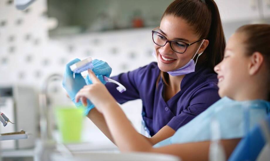 Jak zostać higienistką stomatologiczną?