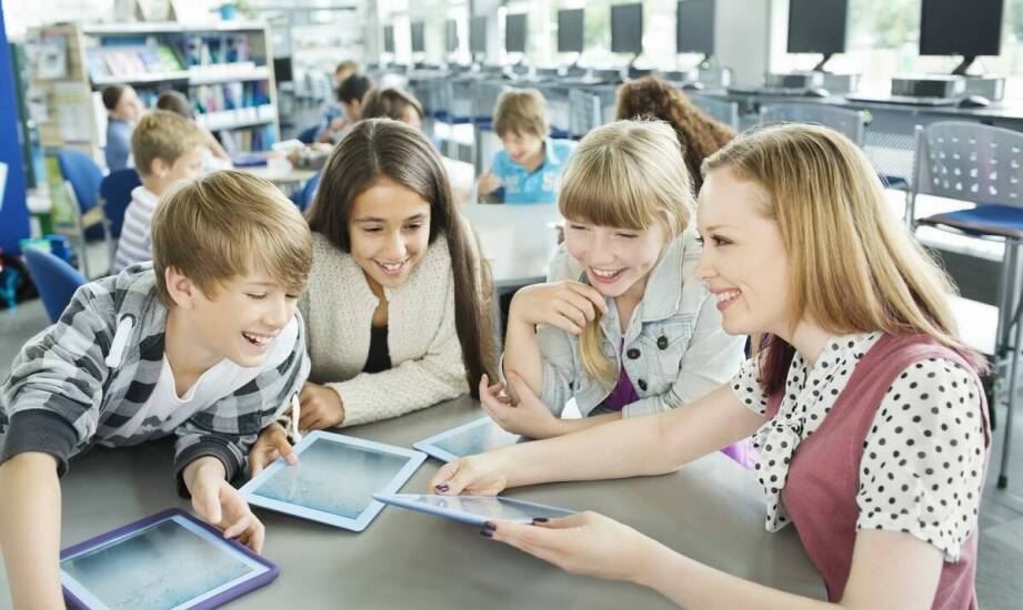 Ścieżki edukacyjne po szkole średniej – jak zaplanować rozwój i karierę