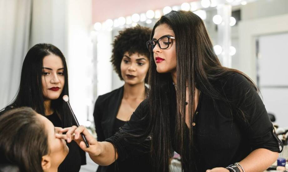 Zawód kosmetyczki – jak wygląda nauka i jakie możliwości daje branża beauty
