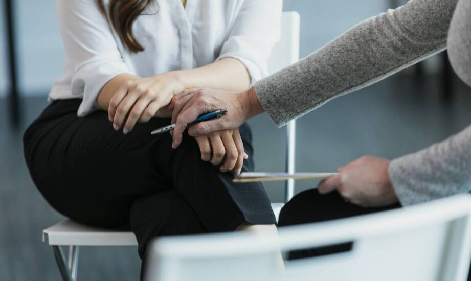 Terapia zajęciowa – jak wspiera rozwój osobisty i pomaga w codziennym życiu