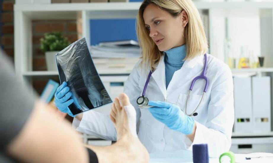 Jakie kwalifikacje są potrzebne do pracy w gabinecie podologicznym?