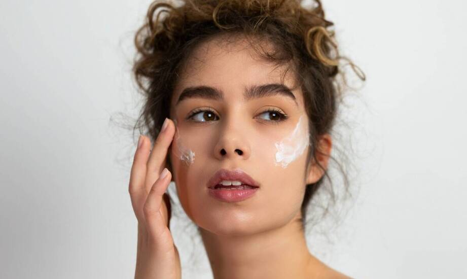 Jak działają kosmetyki kolagenowe do twarzy i co warto o nich wiedzieć?