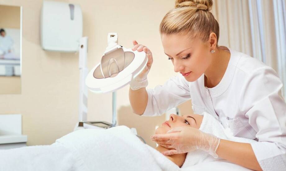 Jak wygląda wizyta w gabinecie kosmetycznym i jakie zabiegi są dostępne