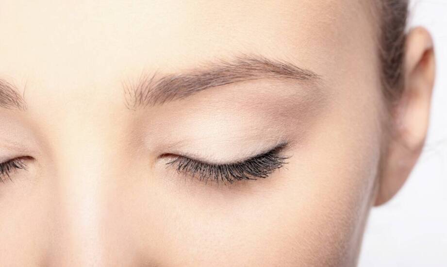 Lifting rzęs – jak działa zabieg i jakie efekty można uzyskać?