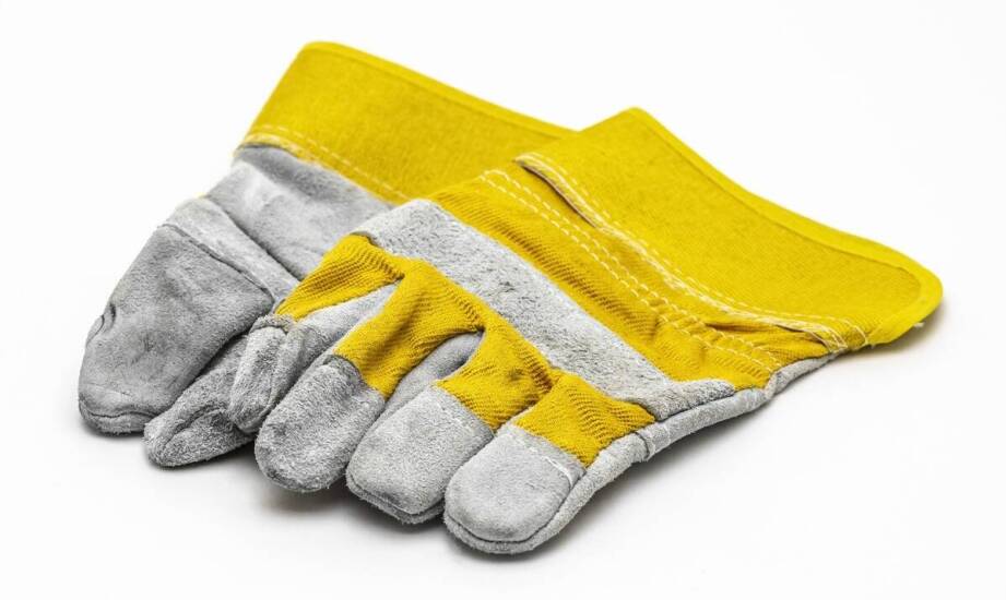 Rękawice ochronne – najważniejsze zastosowania i istotne funkcje w pracy