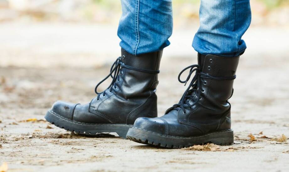 Trzewiki męskie do pracy – materiały, trwałość i funkcje ochronne