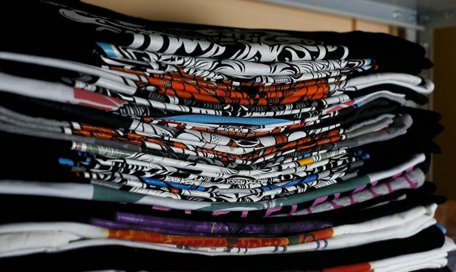 Jak powstają nadruki na odzieży roboczej – etapy i wykorzystywane technologie