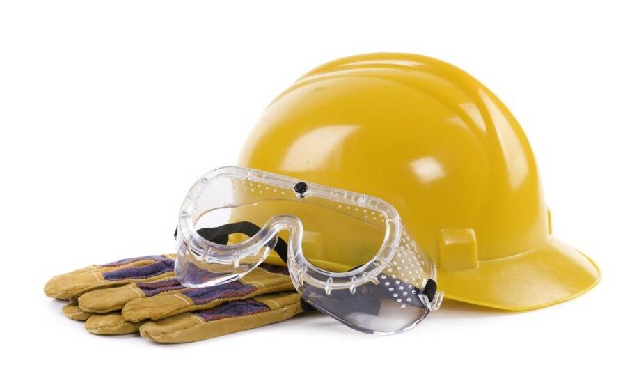 Jakie są najważniejsze cechy okularów ochronnych stosowanych w pracy?