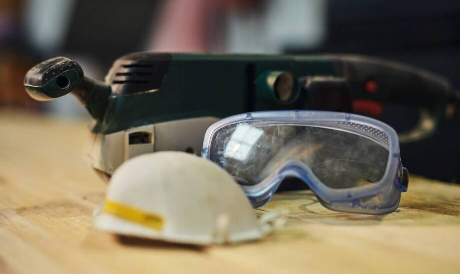 Najważniejsze zasady doboru okularów chroniących wzrok podczas pracy