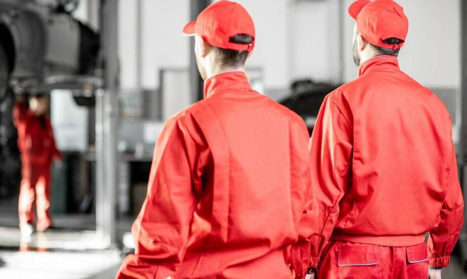 Znaczenie odzieży odblaskowej w pracy – funkcje i wymagania bezpieczeństwa