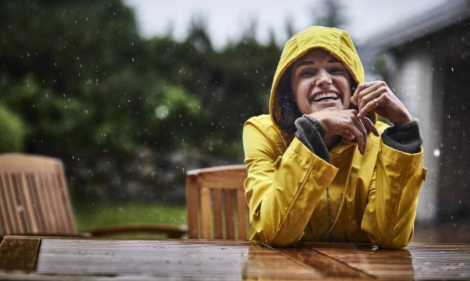 Kurtki przeciwdeszczowe do pracy – ochrona przed wilgocią i komfort użytkowania