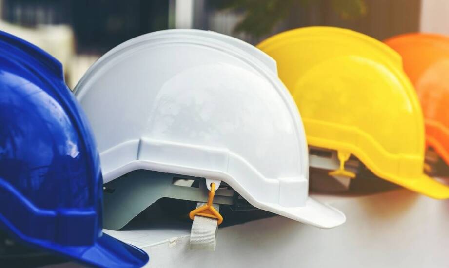 Rodzaje kasków ochronnych do pracy – kluczowe funkcje i zastosowania BHP