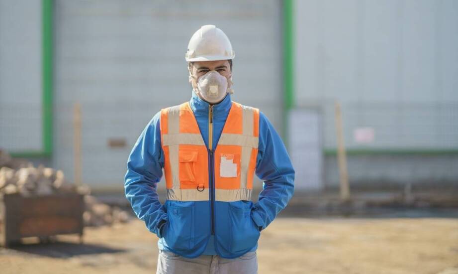 Jakie są skuteczne sposoby ochrony dróg oddechowych w miejscu pracy?