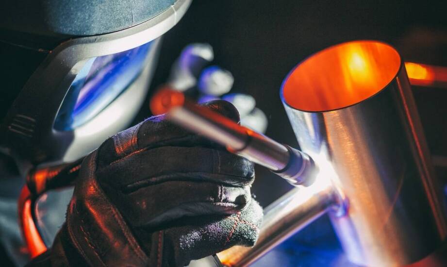 Co obejmuje podstawowy asortyment spawalniczy i jakie są jego zastosowania