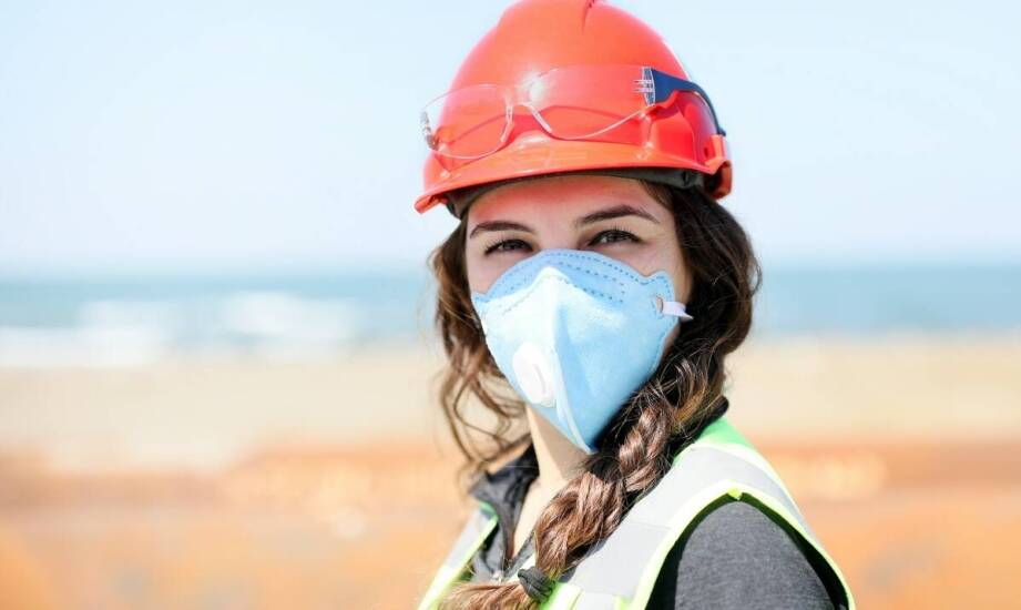 Jakie funkcje pełnią środki ochrony indywidualnej w różnych zawodach