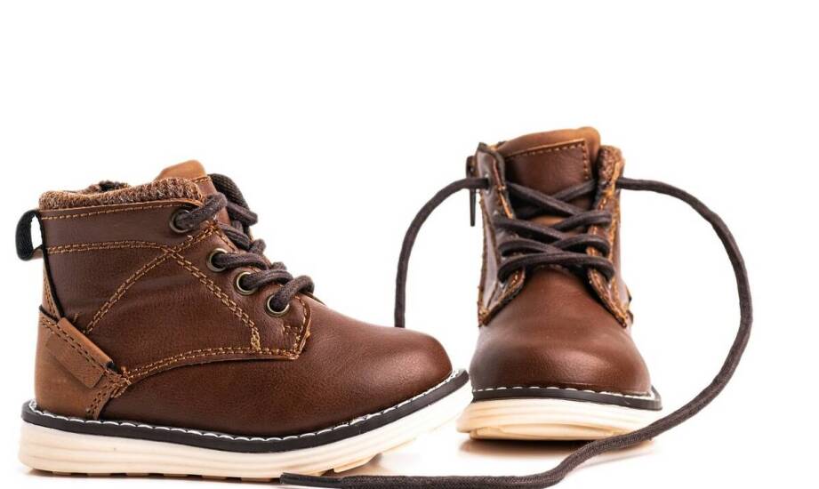 Najczęściej spotykane materiały w męskich trzewikach do pracy – przegląd i porównanie