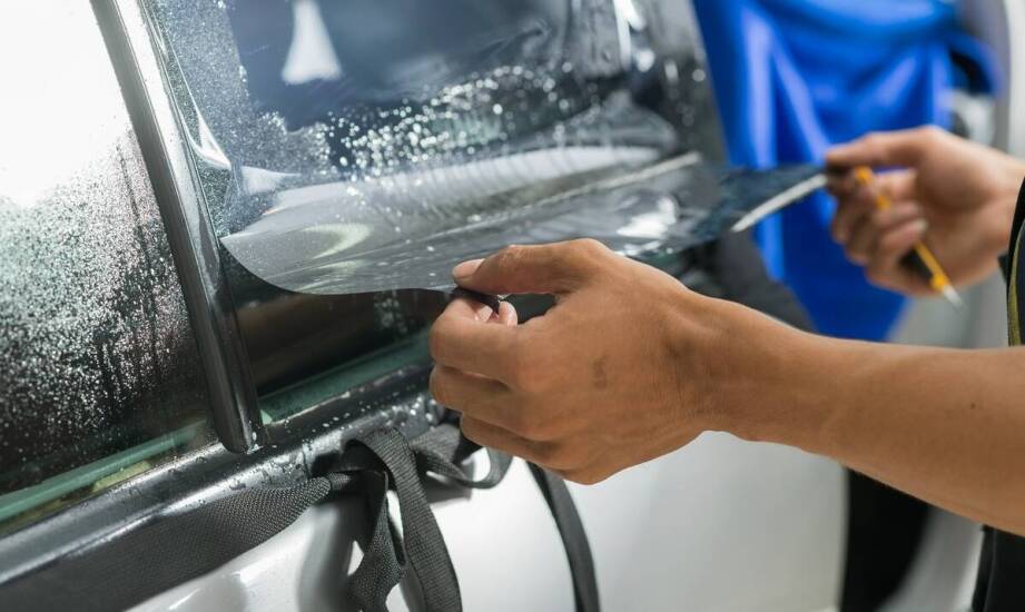 Jak dbać o szyby samochodowe? Sprawdzone metody i praktyczne porady