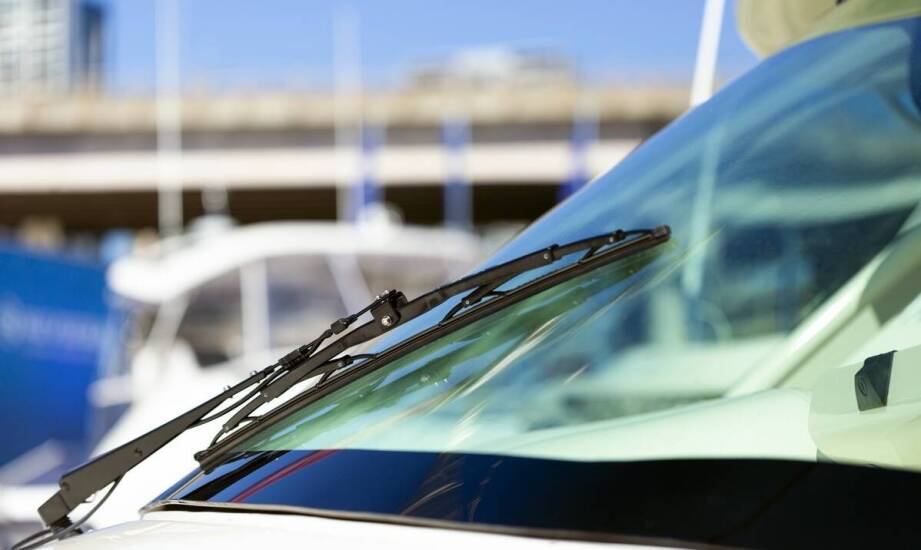 Jak powstają szyby samochodowe i jakie mają znaczenie dla bezpieczeństwa?