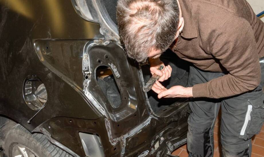 Wymiana szyby tylnej w samochodzie – kiedy jest konieczna i jak przebiega