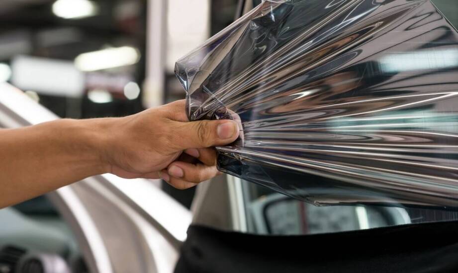 Jak przebiega montaż szyb samochodowych i na co zwrócić uwagę przed zakupem