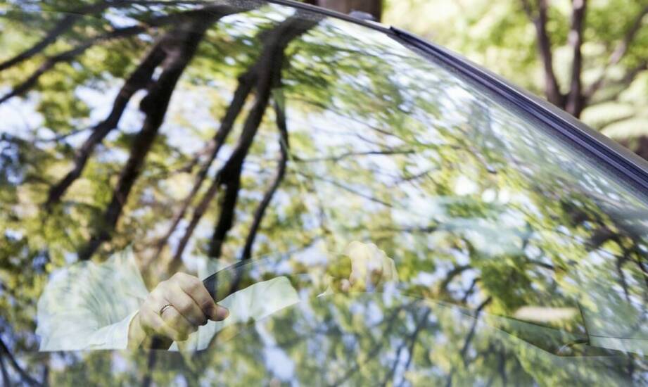 Jak rozpoznać, że nadszedł czas na wymianę szyb samochodowych w aucie