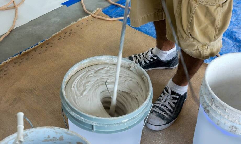 Farba do betonu – jak działa, jakie efekty zapewnia i kiedy się sprawdzi?