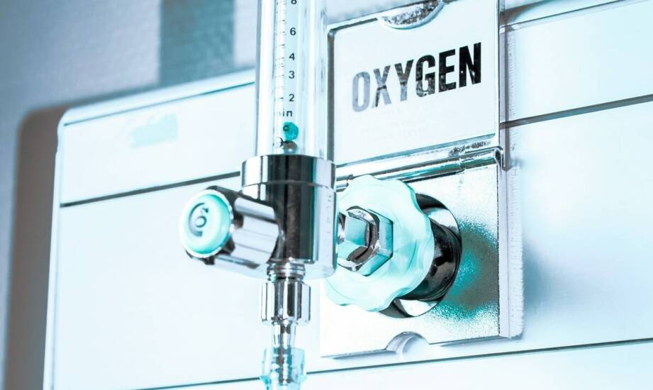 Kto może korzystać z przenośnych koncentratorów tlenu i jak działają te urządzenia?