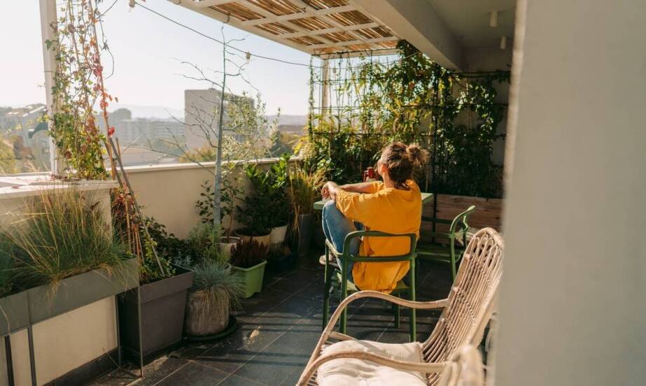 Balkonik z siedziskiem – wsparcie w codziennym poruszaniu się i odpoczynku