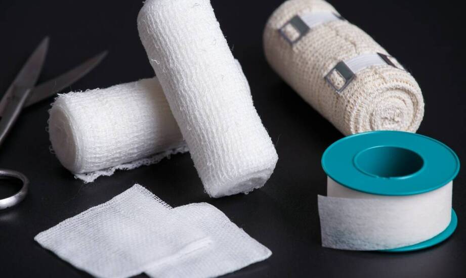 Bandaż elastyczny samoprzylepny – zastosowanie, zalety i praktyczne wskazówki