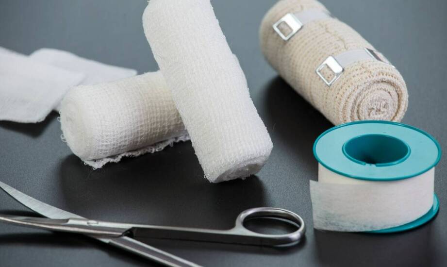 Elastyczny bandaż samoprzylepny – kluczowe informacje i najważniejsze zastosowania
