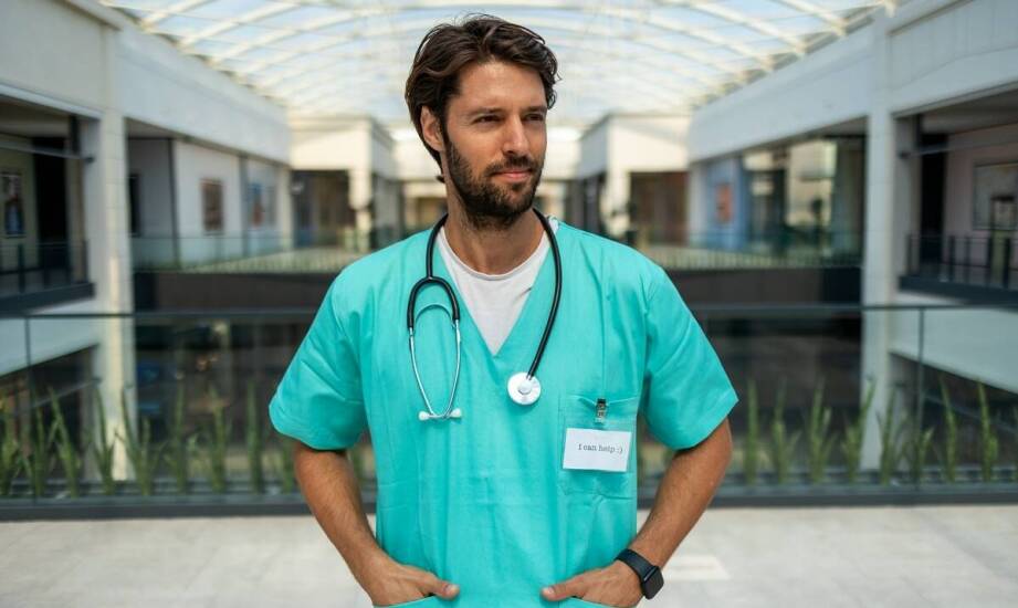 Bluzy medyczne męskie – komfort, funkcjonalność i styl w pracy lekarza