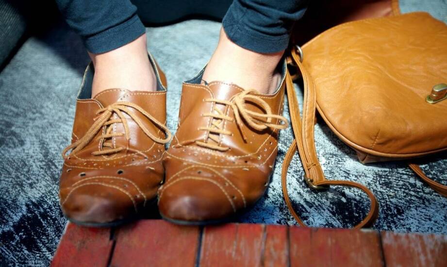 Buty medyczne damskie skórzane – cechy, zalety i zastosowanie w pracy