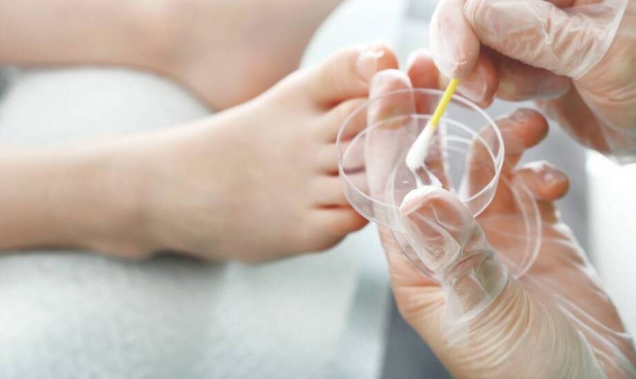 Kompresy włókninowe - jak wpływają na proces gojenia?