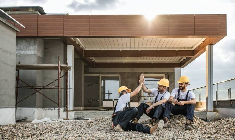 Co obejmuje pełna obsługa budowy domu i jak przebiega taki proces?