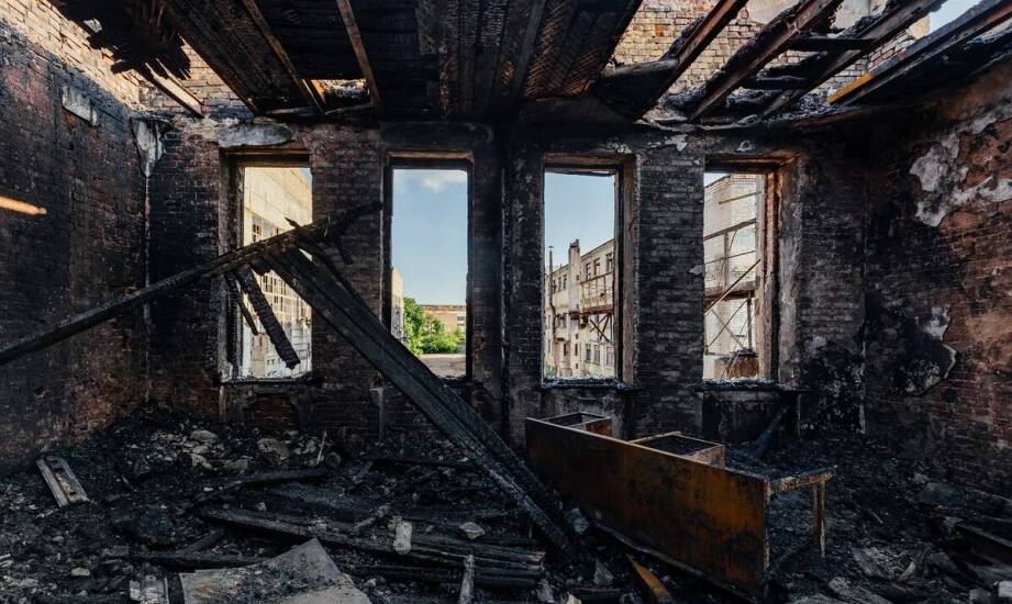 Jak wygląda analiza techniczna budynku po pożarze i jakie niesie skutki