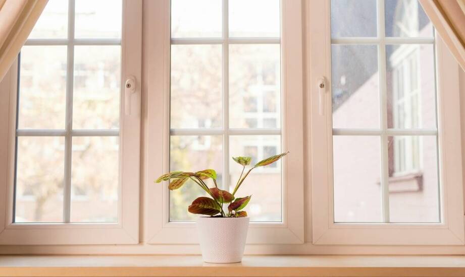 Okno obrotowe Designo R4 – funkcje, zalety i możliwości aranżacyjne wnętrz