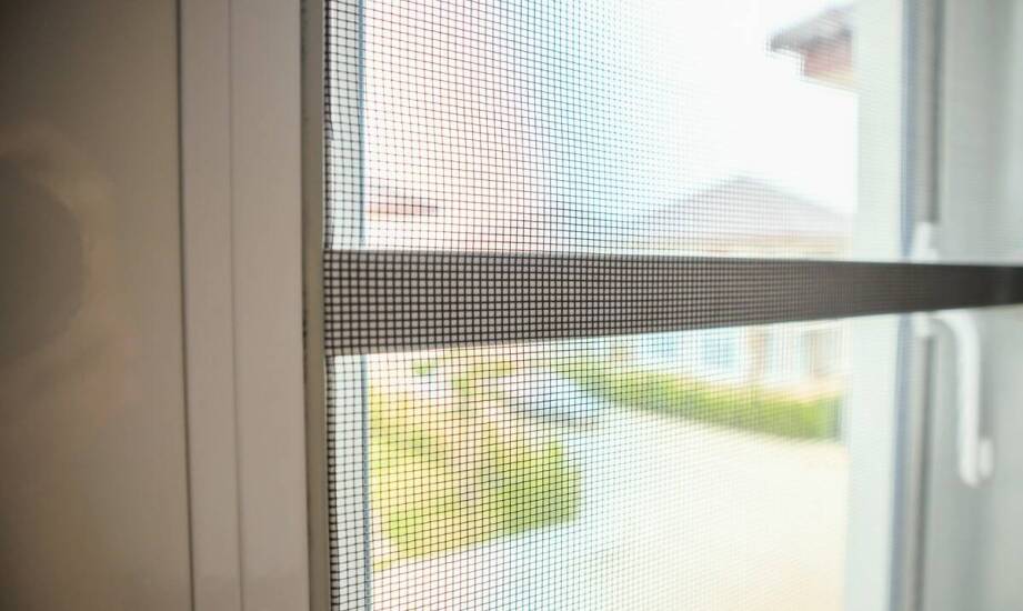 Roleta solarna ROTO – jak działa i kiedy warto postawić na rozwiązania solarne