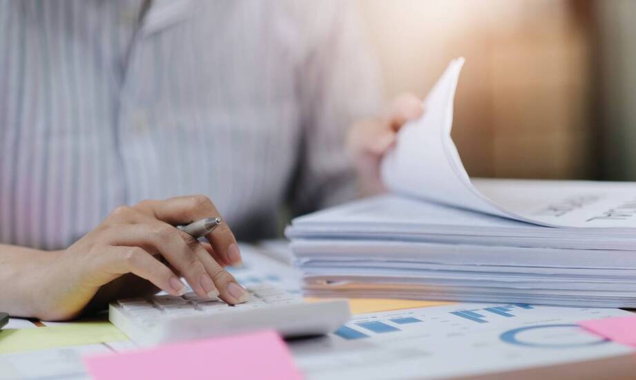 Jak przebiega prowadzenie pełnej księgowości w firmie – kluczowe etapy i wymagania